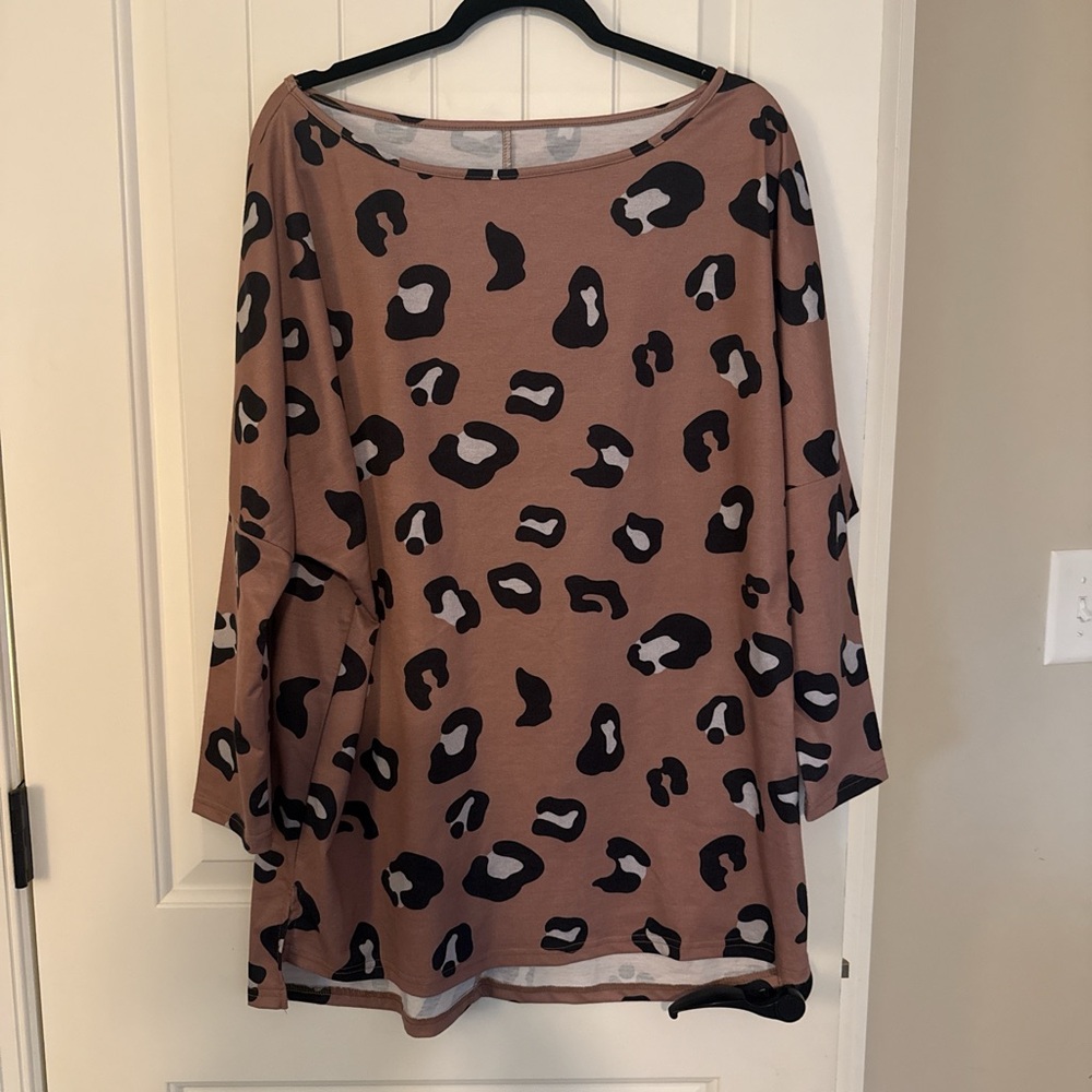 Boutique Oversized Leopard Print Long Sleeve Blouse Top M (Runs Large)